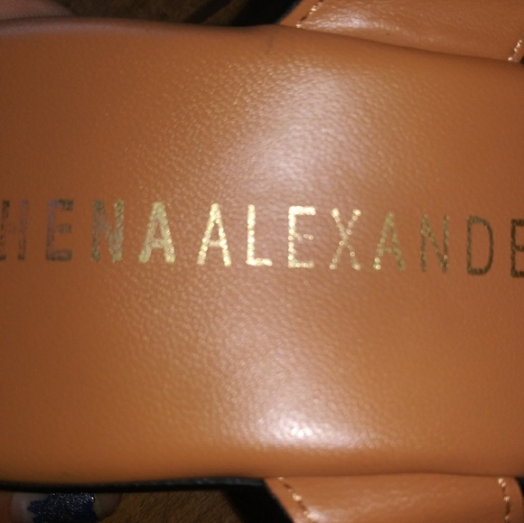 Athena Alexander - Picture 2 of 2